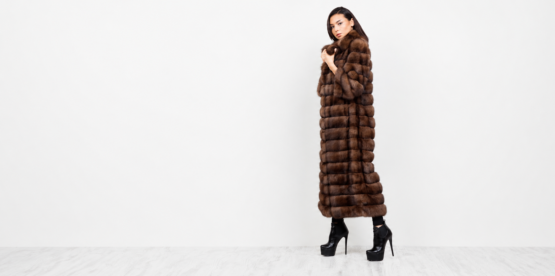 FERON Luxury Fur Coat Antalya – Premium genuine fur coat for women, luxury winter fashion, leather & fur shopping in Antalya. Магазин кожи и меха в Анталии.