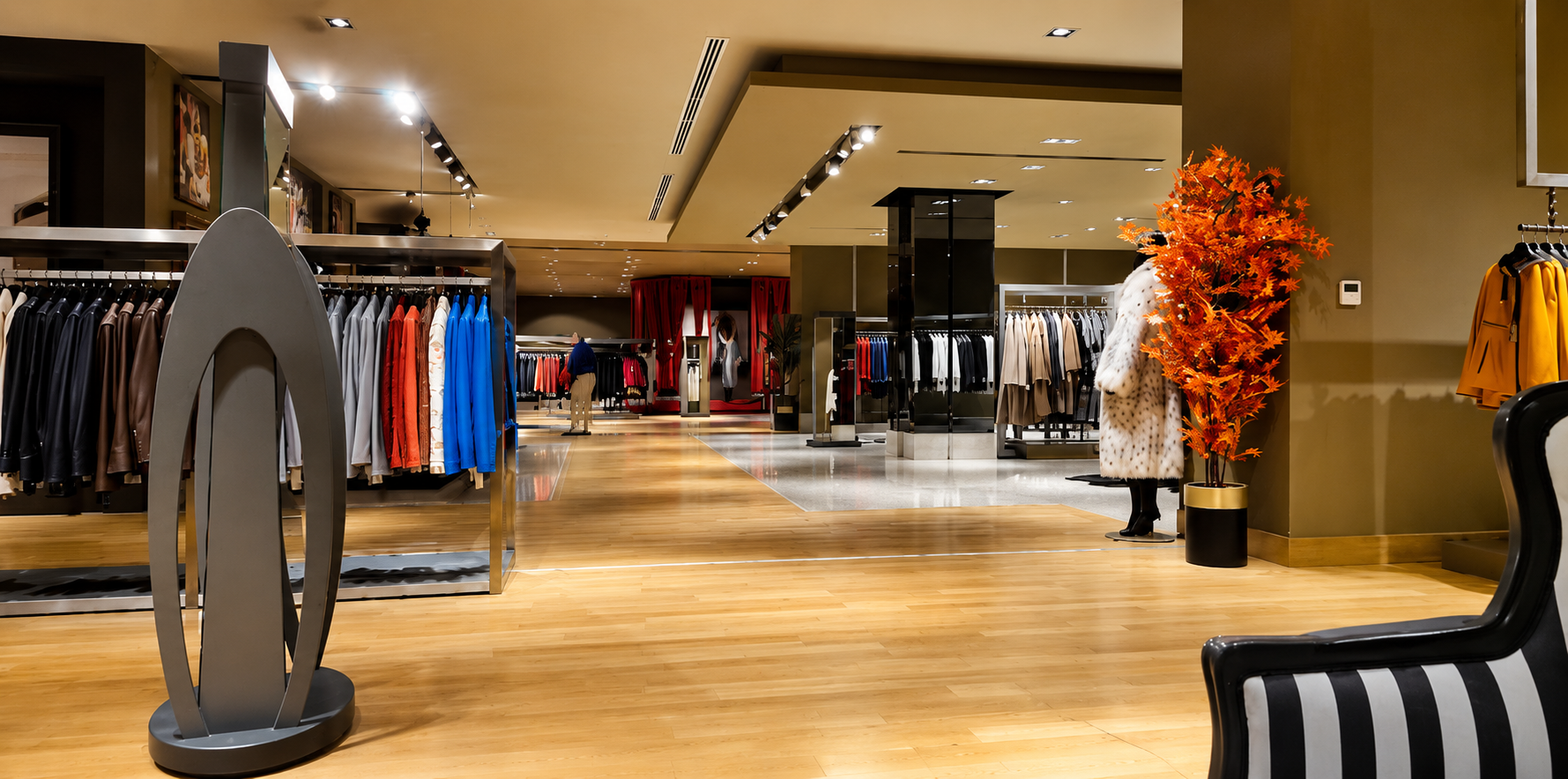 FERON Leather & Fur Antalya luxury showroom interior with premium leather jackets, genuine fur coats and exclusive fashion collection for Russian and international tourists.